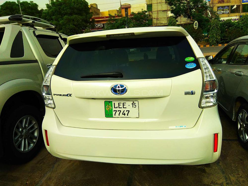 Toyota Prius Alpha 2012 for Sale in Lahore Toyota Prius Alpha 2012 for Sale in Lahore Image-9