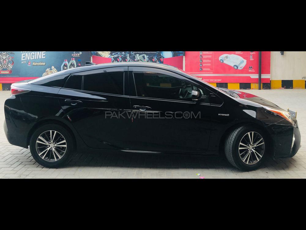 Toyota Prius 2016 for Sale in Lahore Toyota Prius 2016 for Sale in Lahore Image-4