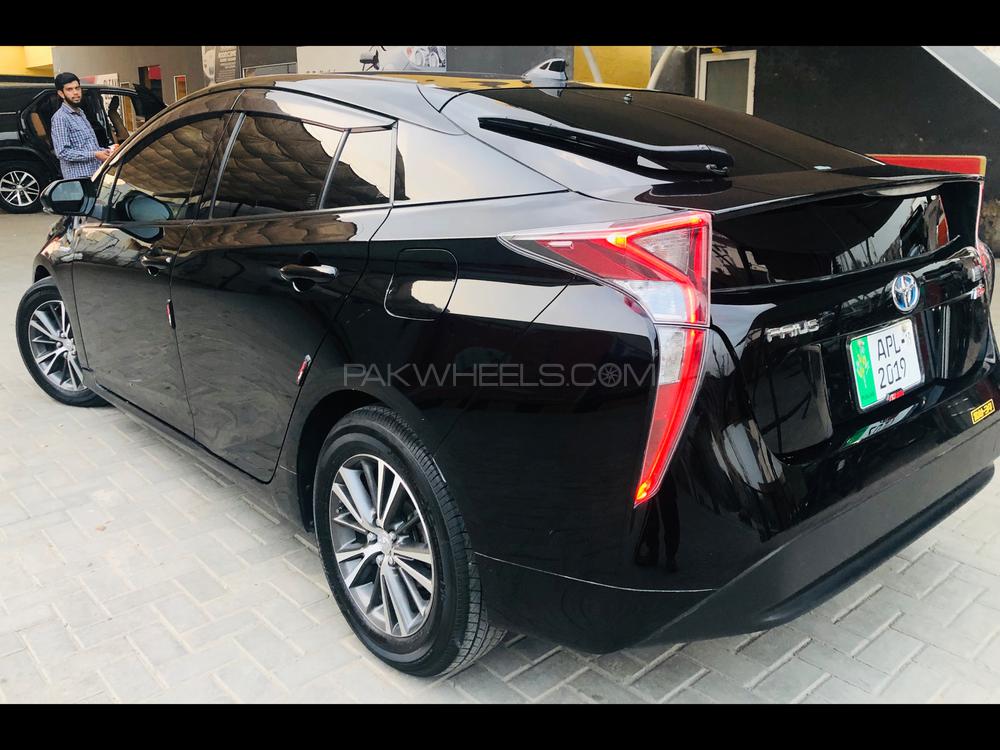Toyota Prius 2016 for Sale in Lahore Toyota Prius 2016 for Sale in Lahore Image-7