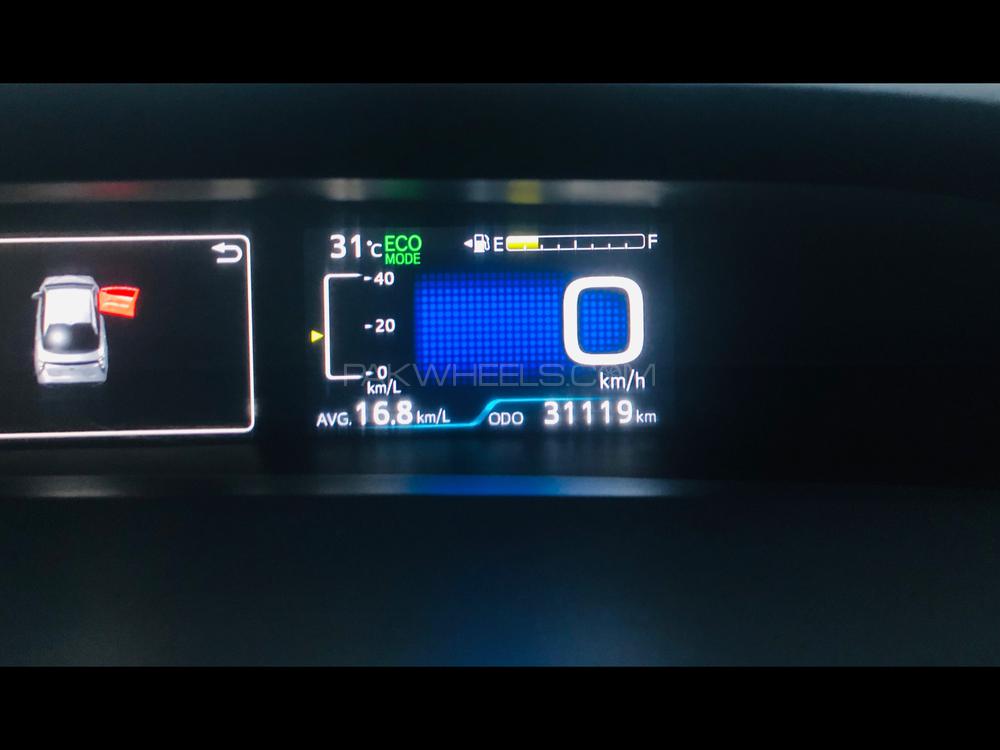 Toyota Prius 2016 for Sale in Lahore Toyota Prius 2016 for Sale in Lahore Image-11