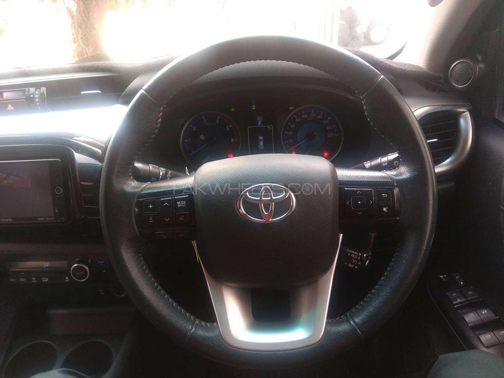 Toyota Hilux 2017 for Sale in Karachi Toyota Hilux 2017 for Sale in Karachi Image-9