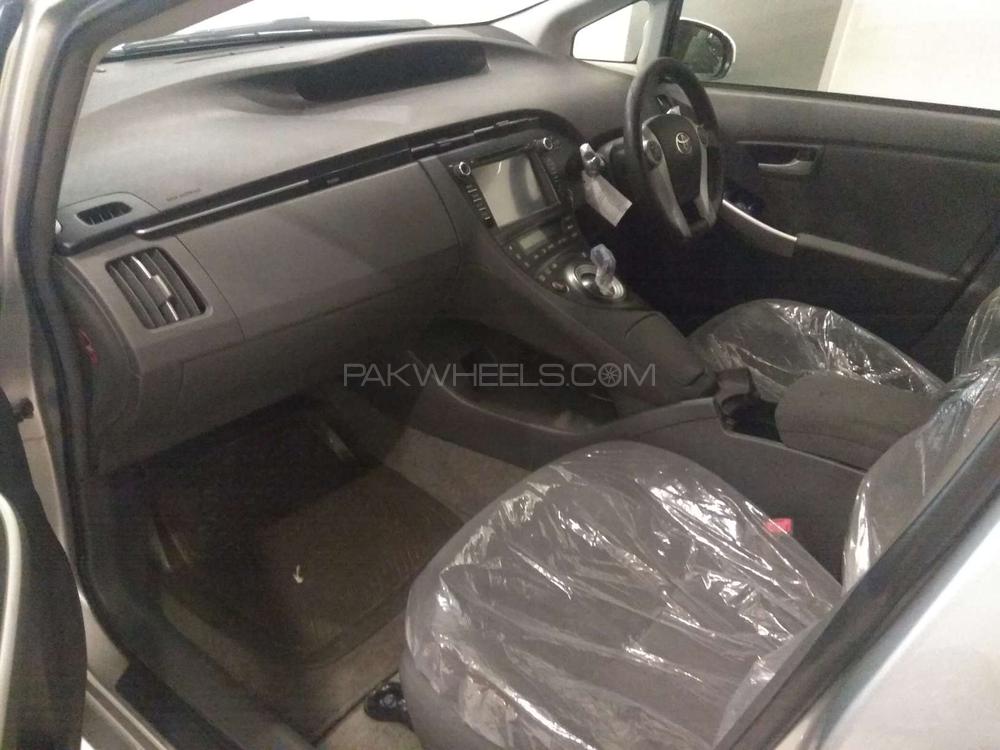 Toyota Prius 2010 for Sale in Karachi Toyota Prius 2010 for Sale in Karachi Image-4