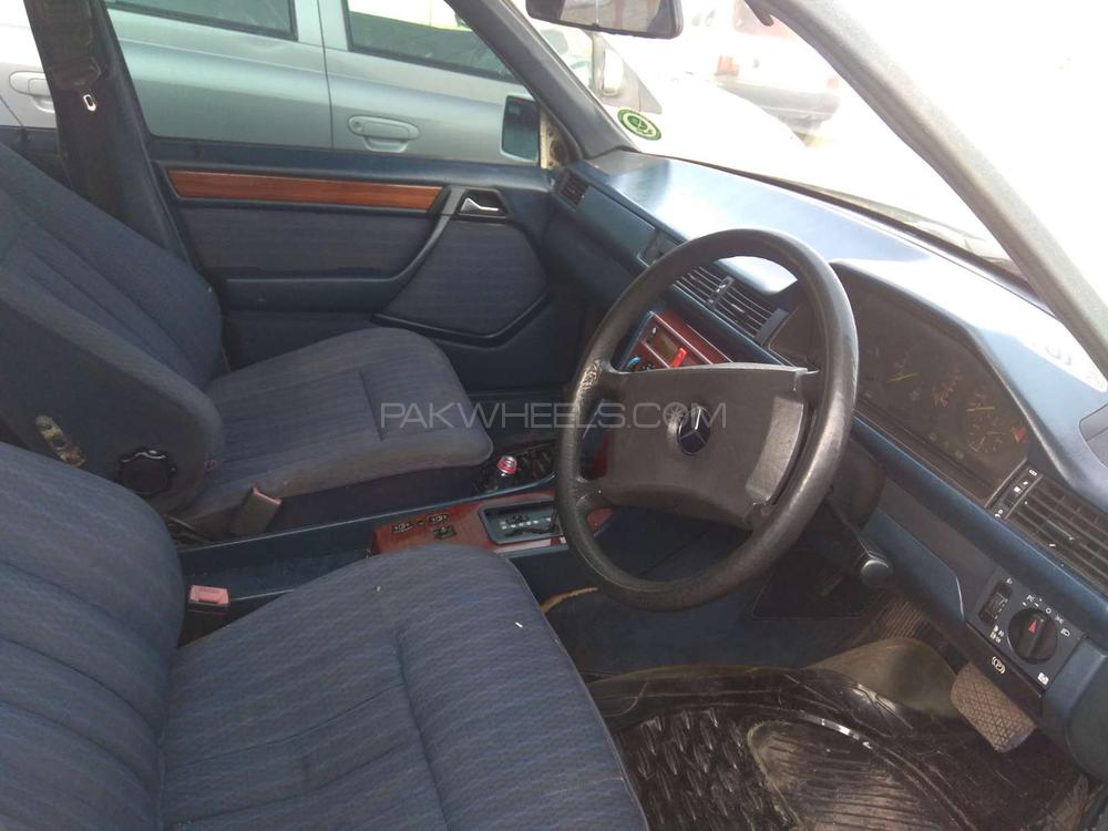 Mercedes Benz E Class 1990 for Sale in Peshawar Mercedes Benz E Class 1990 for Sale in Peshawar Image-6