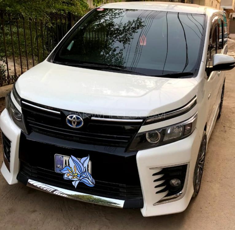 Toyota Voxy 2014 for Sale in Bahawalpur Image-1