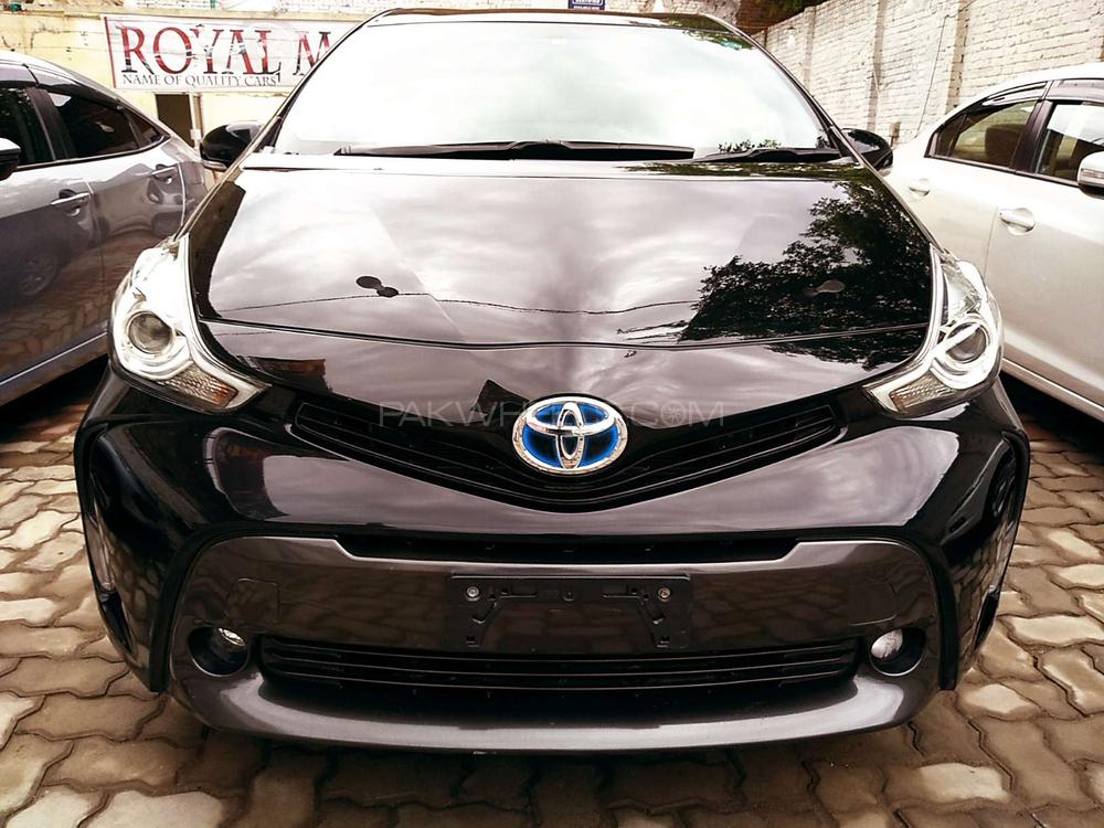 Toyota Prius Alpha 2015 for Sale in Rawalpindi Image-1