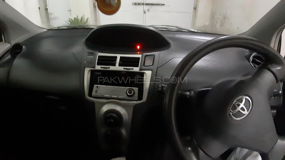 Toyota Vitz 2009 for Sale in Kohat Image-1