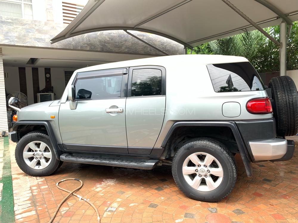 Toyota Fj Cruiser Automatic 2010 for sale in Lahore PakWheels