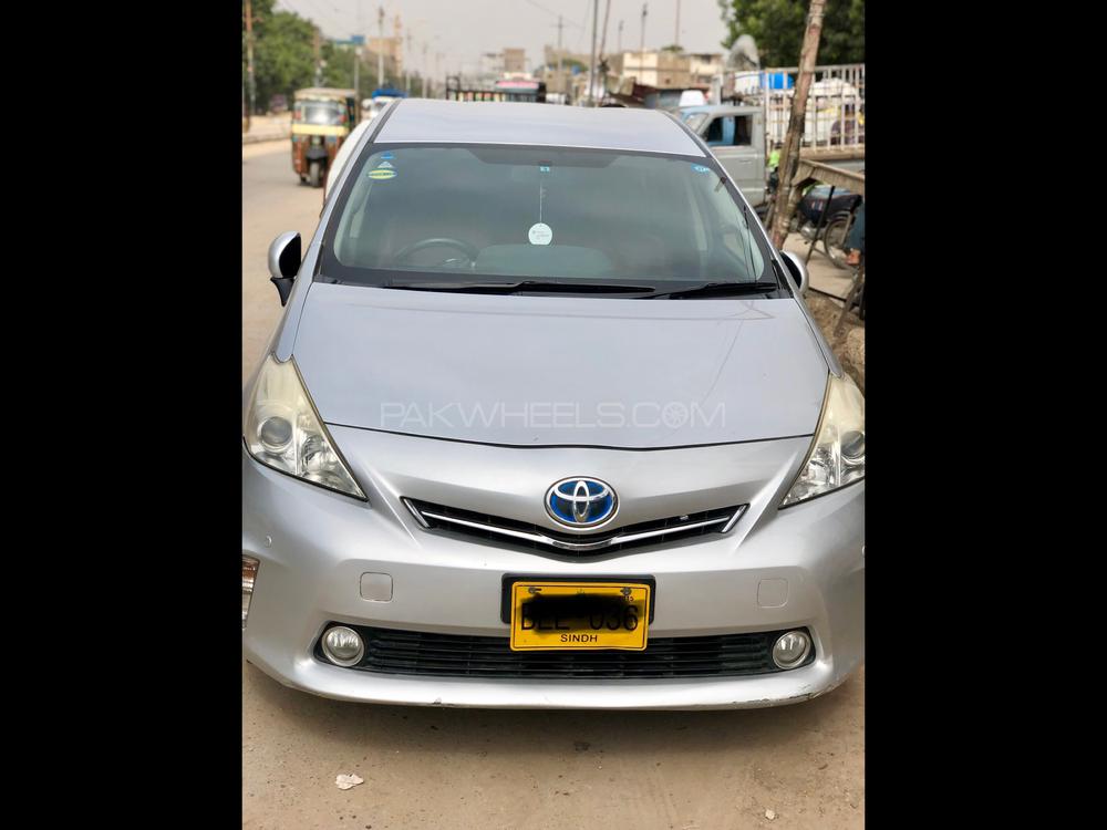 Toyota Prius Alpha 2012 for Sale in Karachi Image-1