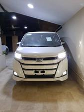 Slide_toyota-noah-2017-31501265