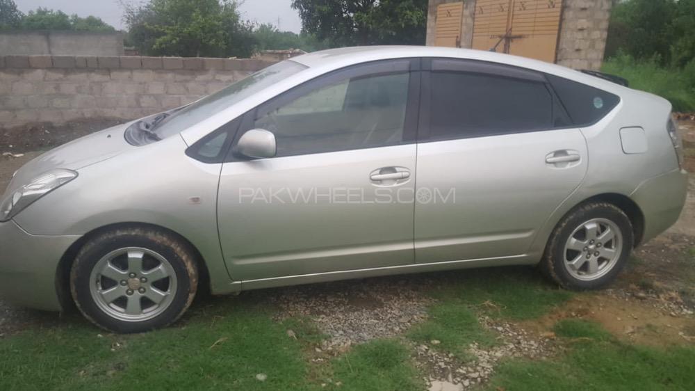Toyota Prius 2005 for Sale in Nowshera cantt Image-1