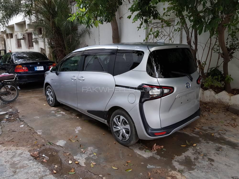 Toyota Sienta 2015 for Sale in Karachi Toyota Sienta 2015 for Sale in Karachi Image-11
