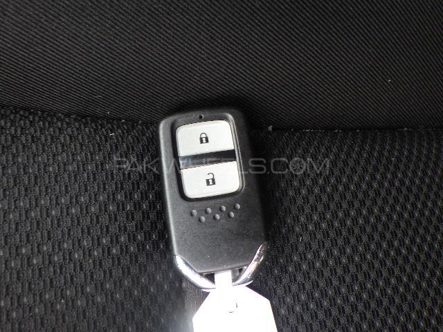 Honda Vezel 2014 for Sale in Peshawar Honda Vezel 2014 for Sale in Peshawar Image-8