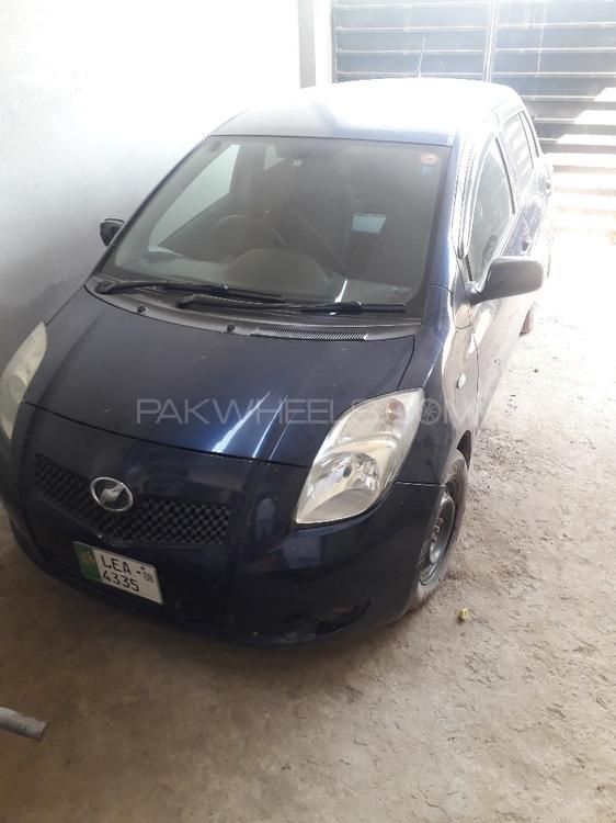 Toyota Vitz 2005 for Sale in Sahiwal Image-1