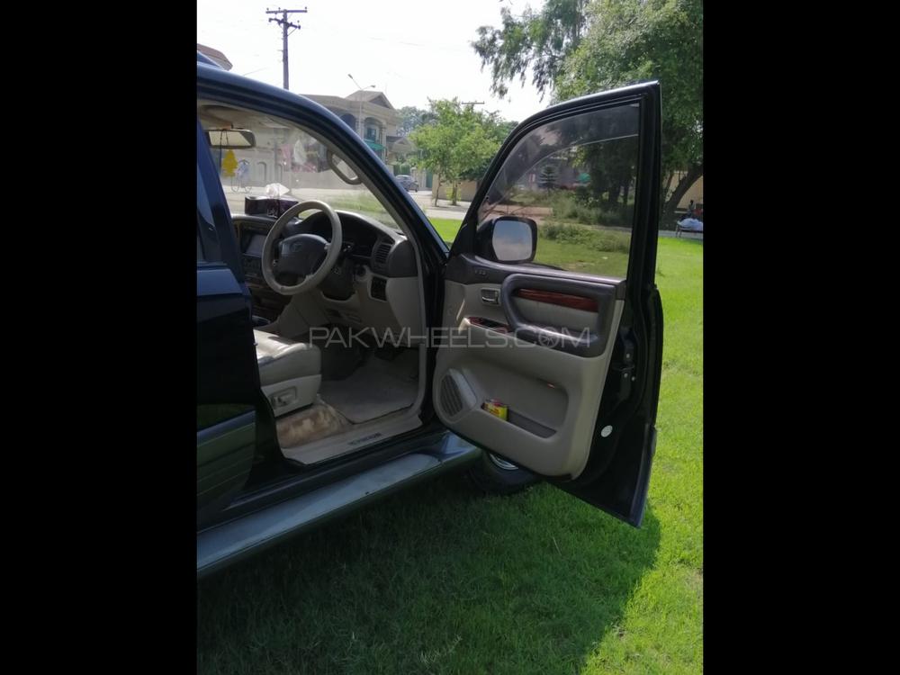 Lexus LX Series 2002 for Sale in Sialkot Lexus LX Series 2002 for Sale in Sialkot Image-4