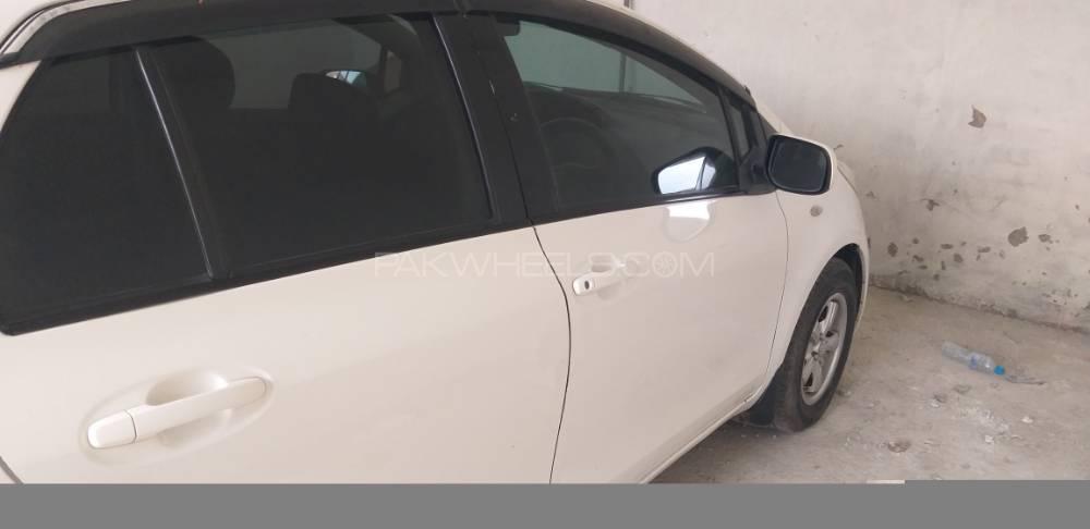 Toyota Vitz 2005 for Sale in Peshawar Image-1