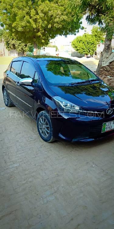 Toyota Vitz 2015 for Sale in Chishtian Image-1