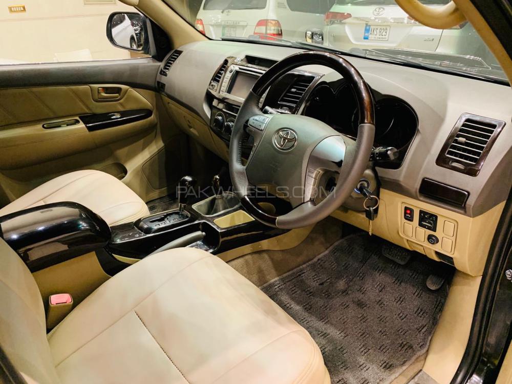 Toyota Hilux 2012 for Sale in Lahore Toyota Hilux 2012 for Sale in Lahore Image-6