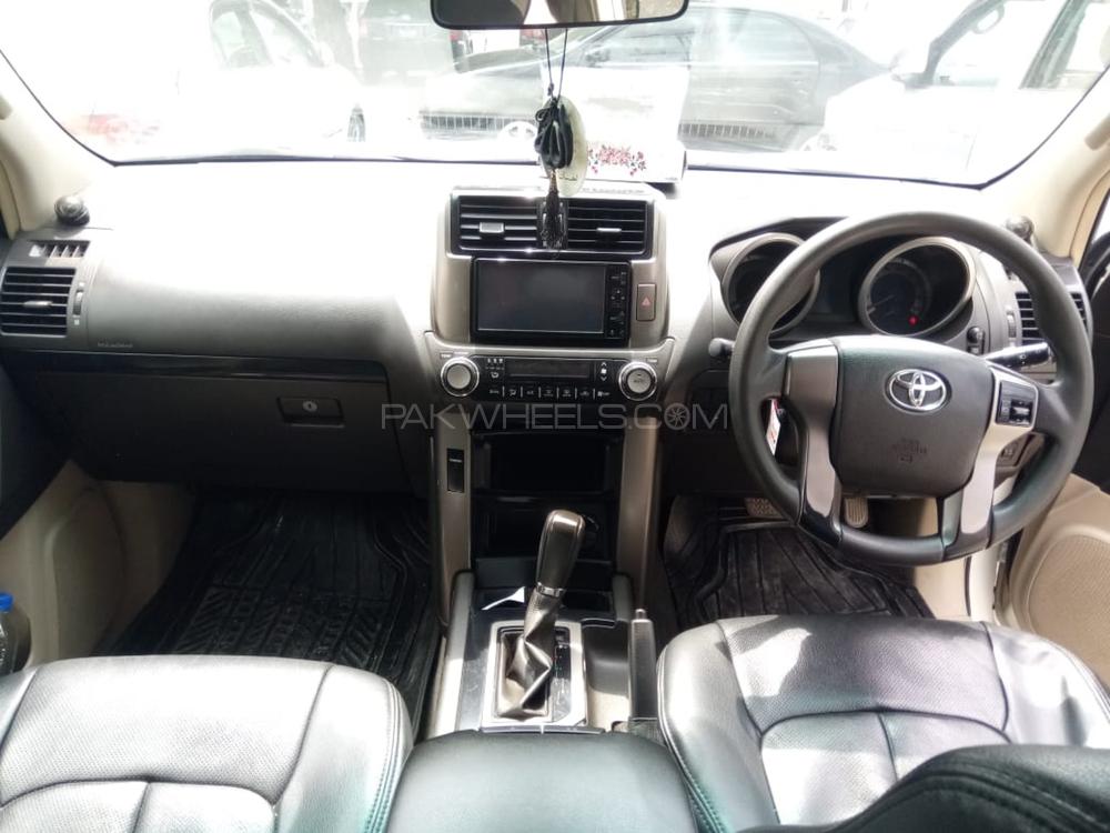 Toyota Prado 2010 for Sale in Peshawar Toyota Prado 2010 for Sale in Peshawar Image-5