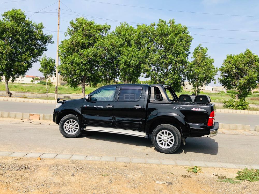 Toyota Hilux 2015 for Sale in Karachi Toyota Hilux 2015 for Sale in Karachi Image-15