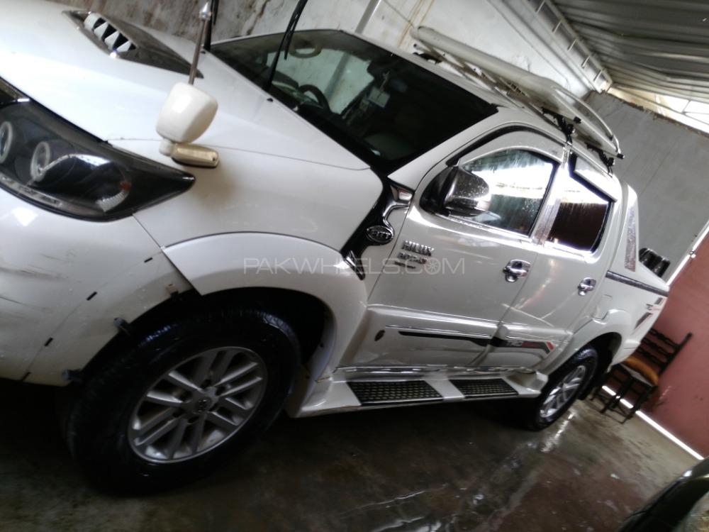 Toyota Hilux 2011 for Sale in Karachi Toyota Hilux 2011 for Sale in Karachi Image-4