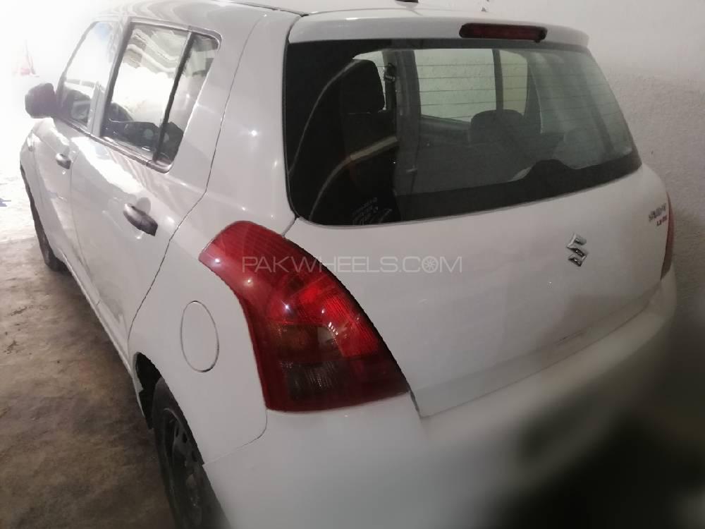 Suzuki Swift 2011 for Sale in Sialkot Suzuki Swift 2011 for Sale in Sialkot Image-3