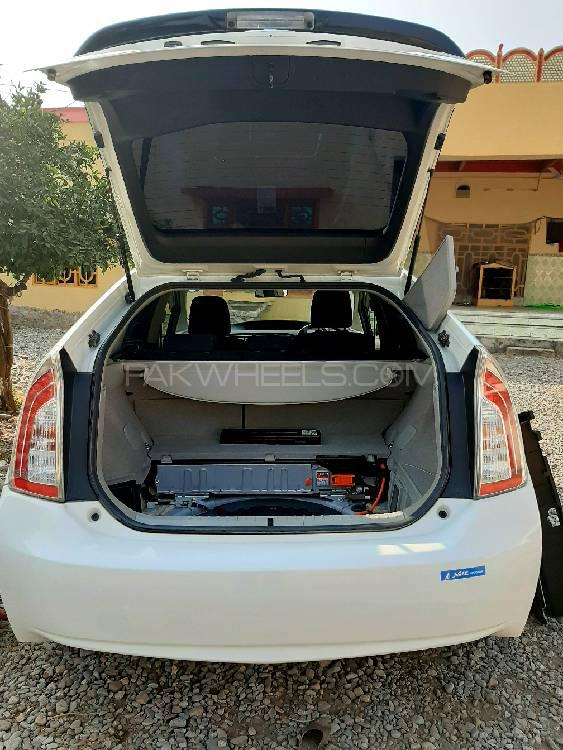 Toyota Prius 2015 for Sale in Peshawar Toyota Prius 2015 for Sale in Peshawar Image-9