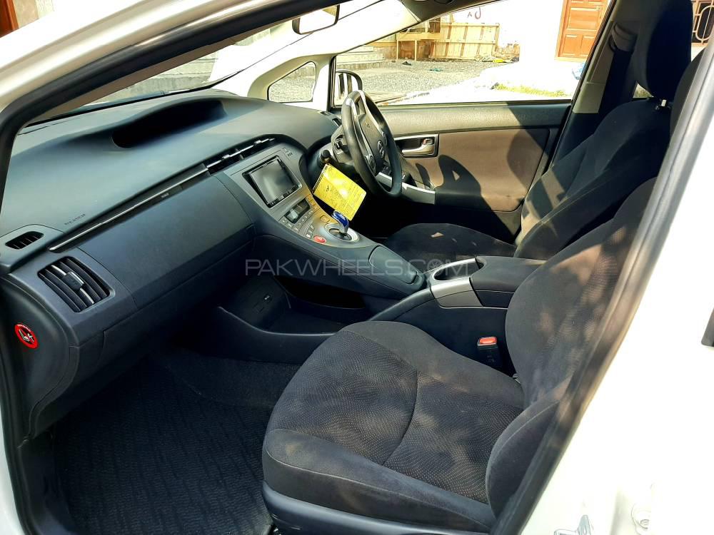 Toyota Prius 2015 for Sale in Peshawar Toyota Prius 2015 for Sale in Peshawar Image-14