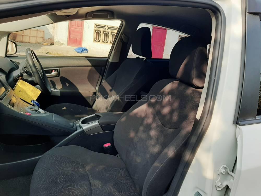 Toyota Prius 2015 for Sale in Peshawar Toyota Prius 2015 for Sale in Peshawar Image-16