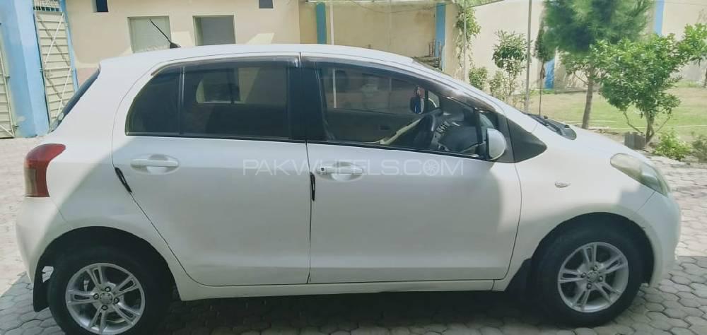 Toyota Vitz 2011 for Sale in Nowshera cantt Toyota Vitz 2011 for Sale in Nowshera cantt Image-2