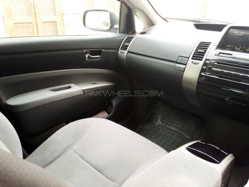 Toyota Prius 2011 for Sale in Attock Toyota Prius 2011 for Sale in Attock Image-9