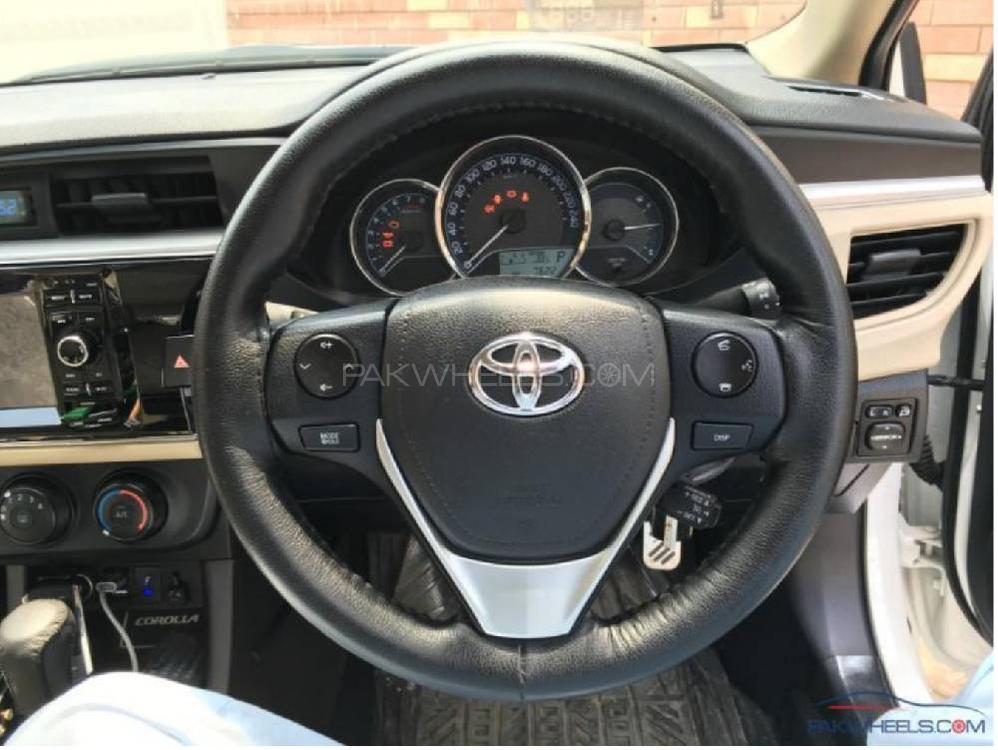 Toyota Corolla 2015-2019 Car Cruise and steering Multimedia Image-1