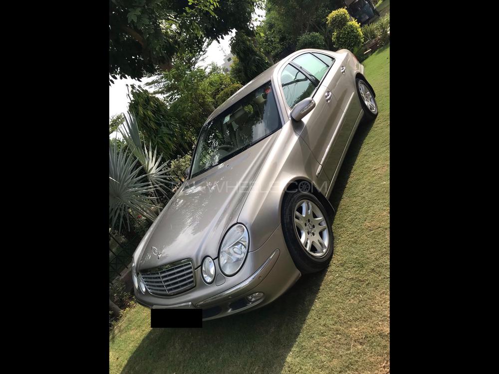 Mercedes Benz E Class 2004 for Sale in Sahiwal Image-1