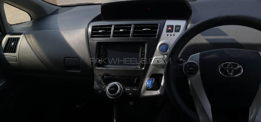Toyota Prius Alpha 2012 for Sale in Peshawar Toyota Prius Alpha 2012 for Sale in Peshawar Image-9