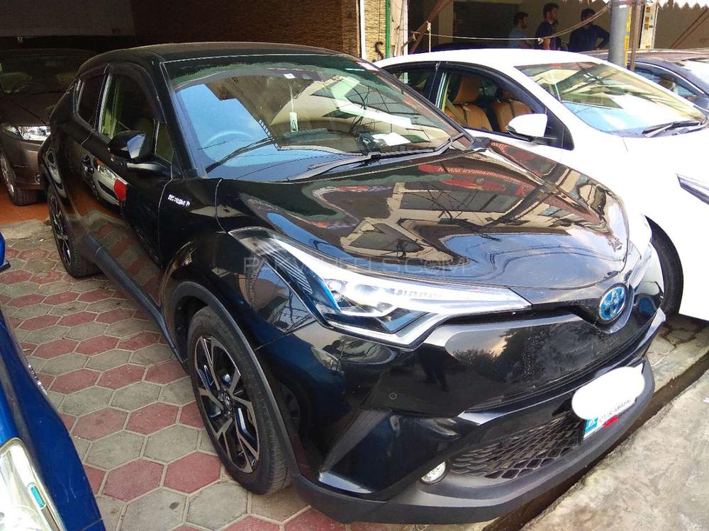 Toyota C-HR 2017 for Sale in Lahore Toyota C-HR 2017 for Sale in Lahore Image-3