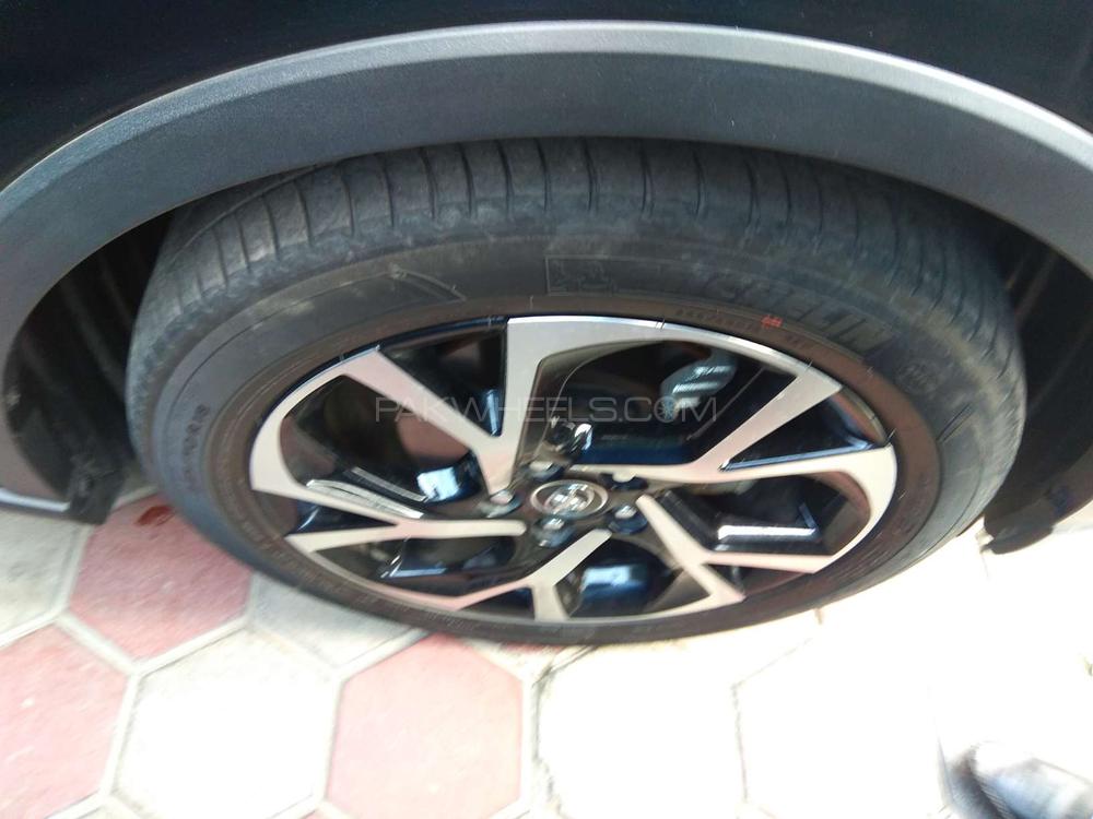 Toyota C-HR 2017 for Sale in Lahore Toyota C-HR 2017 for Sale in Lahore Image-4