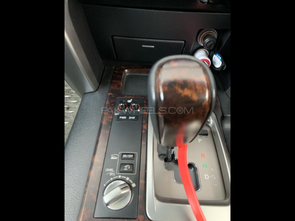 Toyota Land Cruiser 2012 for Sale in Karachi Toyota Land Cruiser 2012 for Sale in Karachi Image-13