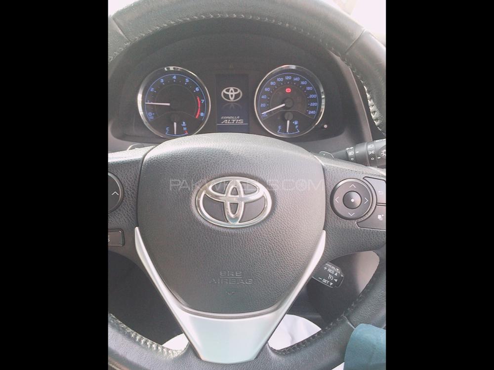 Toyota Corolla 2018 for Sale in Multan Toyota Corolla 2018 for Sale in Multan Image-8