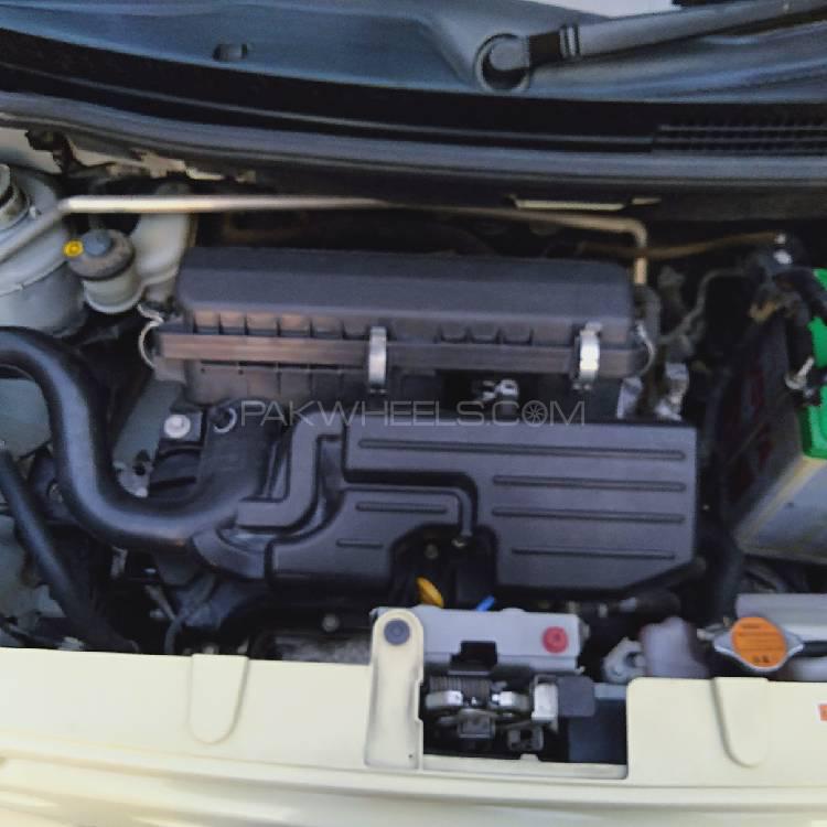 Toyota Pixis Space 2013 for Sale in Peshawar Toyota Pixis Space 2013 for Sale in Peshawar Image-5