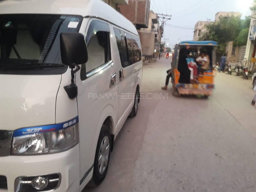 Toyota Hiace 2010 for Sale in Gujrat Image-1