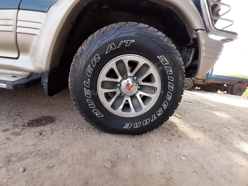 Mitsubishi Pajero 1993 for Sale in Muzaffar Gargh Mitsubishi Pajero 1993 for Sale in Muzaffar Gargh Image-4