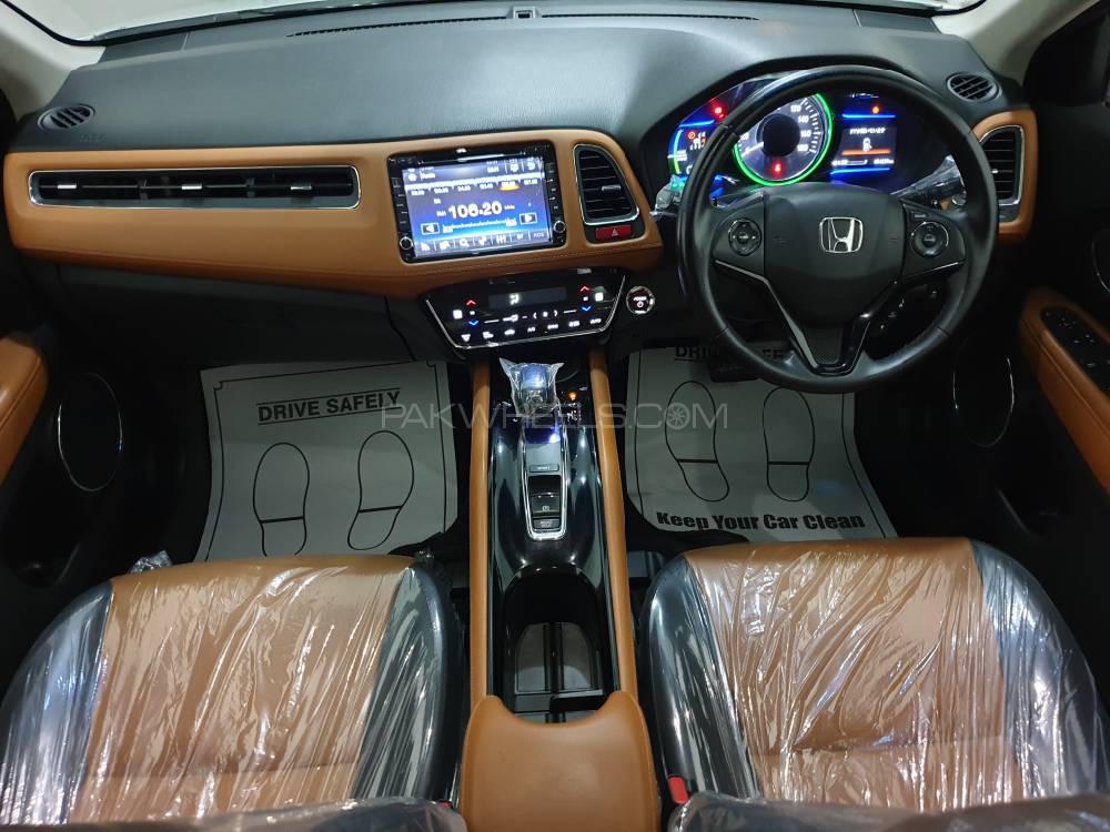 Honda Vezel 2015 for Sale in Karachi Honda Vezel 2015 for Sale in Karachi Image-11