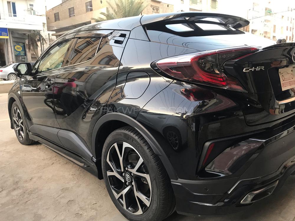 Toyota C-HR 2017 for Sale in Karachi Toyota C-HR 2017 for Sale in Karachi Image-9