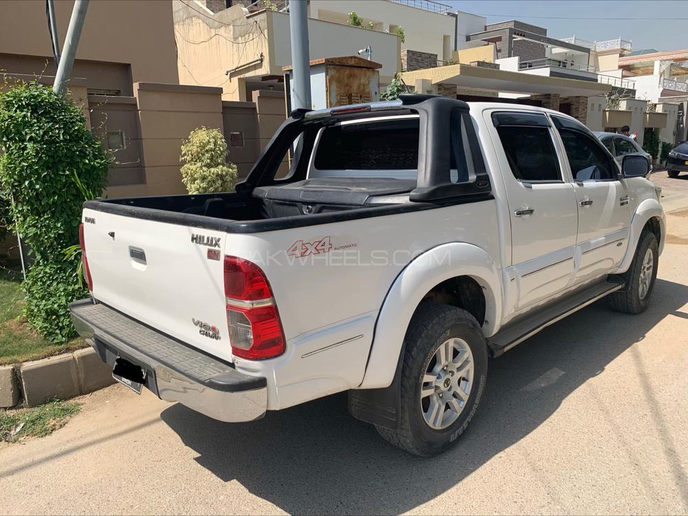 Toyota Hilux 2015 for Sale in Karachi Toyota Hilux 2015 for Sale in Karachi Image-2