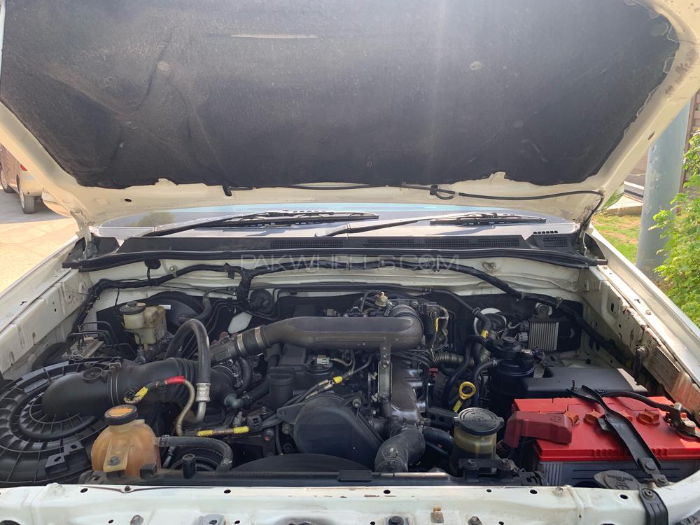 Toyota Hilux 2015 for Sale in Karachi Toyota Hilux 2015 for Sale in Karachi Image-9