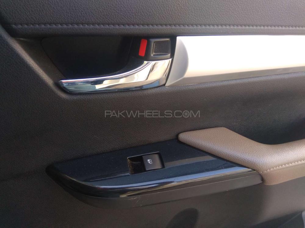 Toyota Hilux 2016 for Sale in Karachi Toyota Hilux 2016 for Sale in Karachi Image-10
