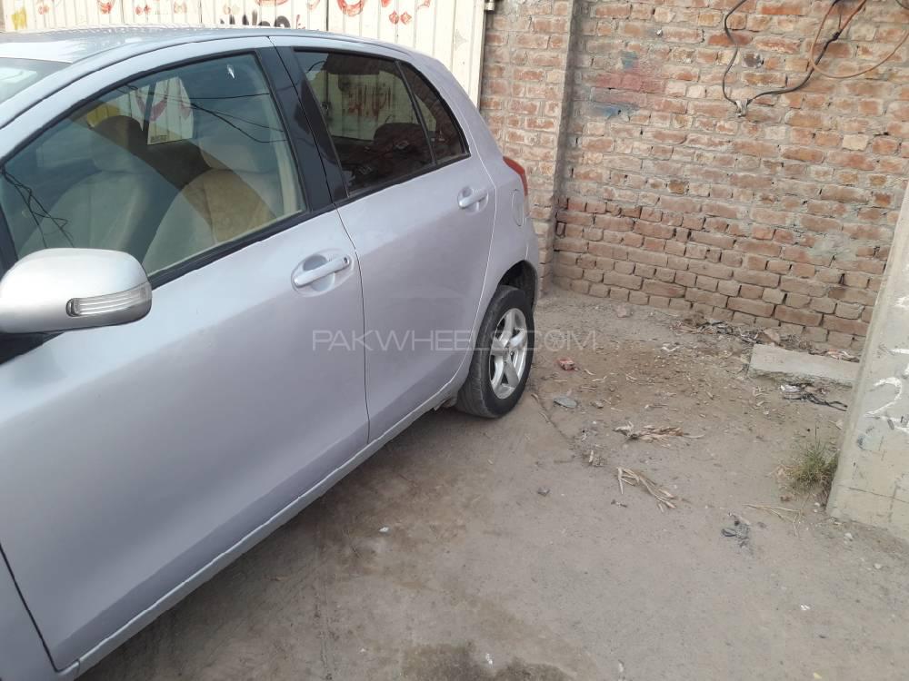 Toyota Vitz 2009 for Sale in Chiniot Image-1