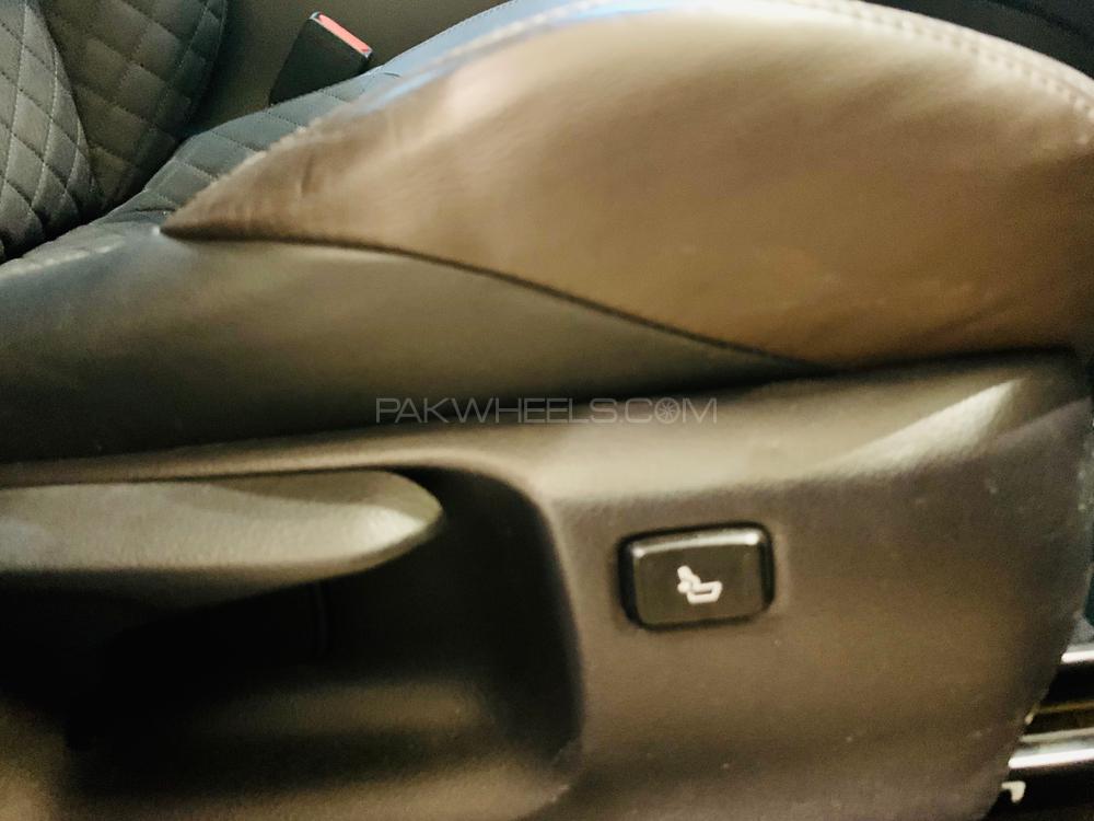 ٹویوٹا سی-ایچ آر 2018 for Sale in لاہور ٹویوٹا سی-ایچ آر 2018 for Sale in لاہور Image-10