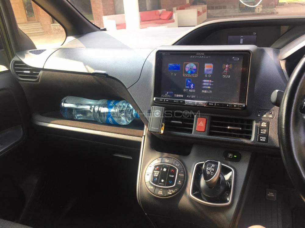 Toyota Voxy 2014 for Sale in Lahore Toyota Voxy 2014 for Sale in Lahore Image-2