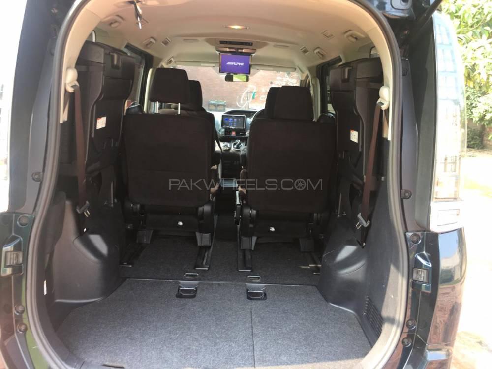 Toyota Voxy 2014 for Sale in Lahore Toyota Voxy 2014 for Sale in Lahore Image-7