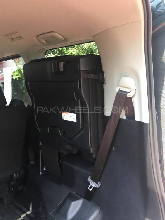 Toyota Voxy 2014 for Sale in Lahore Toyota Voxy 2014 for Sale in Lahore Image-10